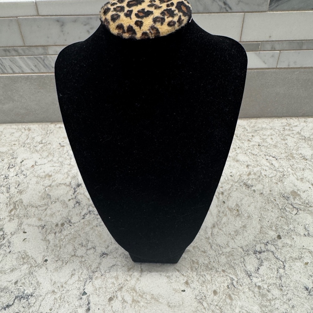 Leopard and Black Velvet jewelry  display bust designed to showcase necklace - Picture 2 of 8